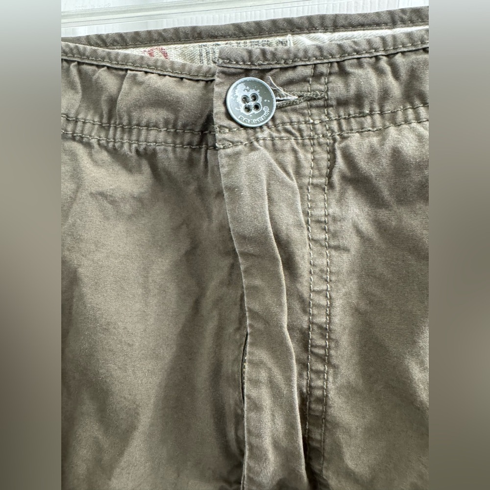 Dockers Men's relaxed fit Cargo Shorts in Brown - Picture 5 of 11